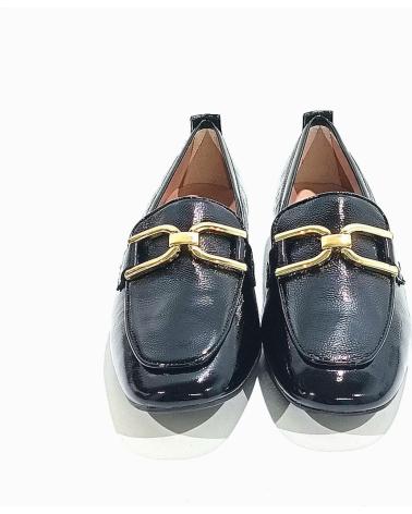 Zapatos de Mujer UNISA ZAPATO MOCASIN DE PIEL CON ESTRIBO DORADO Y SUELA DE GOMA NEGRO