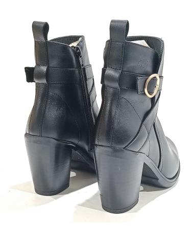 Botines de Mujer YOKONO BOTIN DE PIEL CON HEBILLA LATERAL CON TACON NEGRO