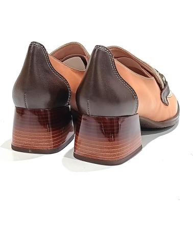 Zapatos de tacón de Mujer HISPANITAS ZAPATO MOCASIN DE CHAROL CON TACON APRICOT