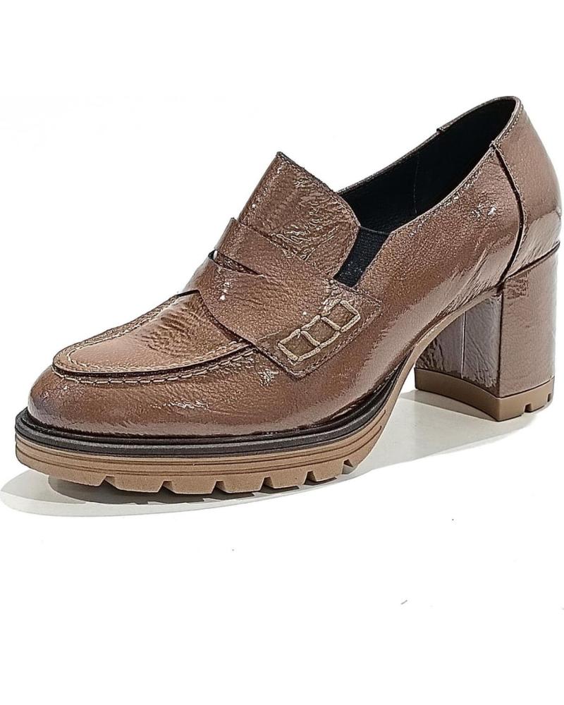 Zapatos de Mujer VIGUERA ZAPATO MOCASIN DE CHAROL CON TACON Y PLATAFORMA PARDO
