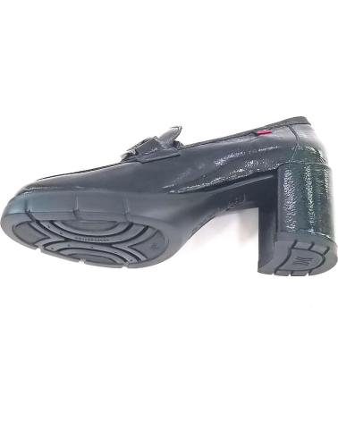 Zapatos de tacón de Mujer CALLAGHAN ZAPATO MOCASIN CON ESTRIBO METALICO TACON Y SISTEMA ADAPTA NEGRO