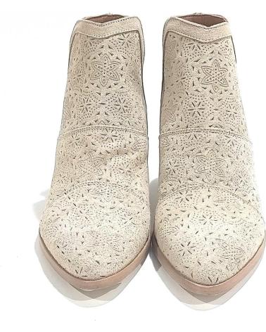 Botas de Mujer POPA BOTIN DE ANTE TROQUELADO CON TACON BEIG