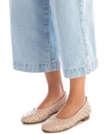 CARMELA ZAPATOS CONFORT MUJER MODELO 152421 COLOR BEIS BEIGE