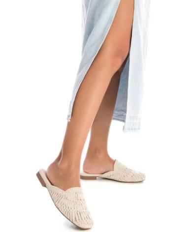 Zuecos de Mujer XTI 142890 BEIGE