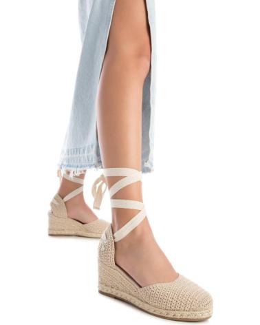 Sandalias-De-Mujer-XTI-142902-BEIGE