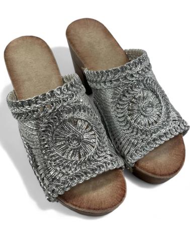 Woman Clogs TIMBOS ZUECO TACON DE MADERA COLOR PLATA 130153 PLATEADO