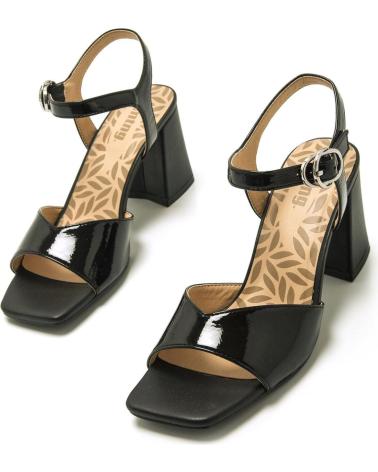 Sandalias de Mujer MTNG SANDALIA KARLA TACON CUADRADO MUSTANG NEGRO
