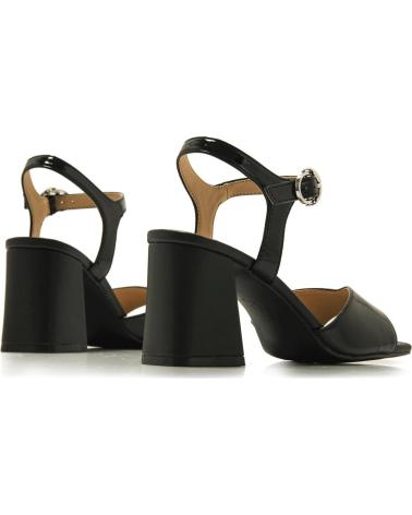 Sandalias de Mujer MTNG SANDALIA KARLA TACON CUADRADO MUSTANG NEGRO