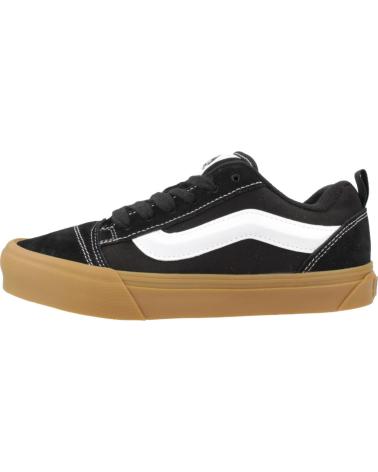 VANS KNU SKOOL BLACKGUM: ZAPATILLAS NEGRAS CON SUELA CARAMELO BLACKGUM