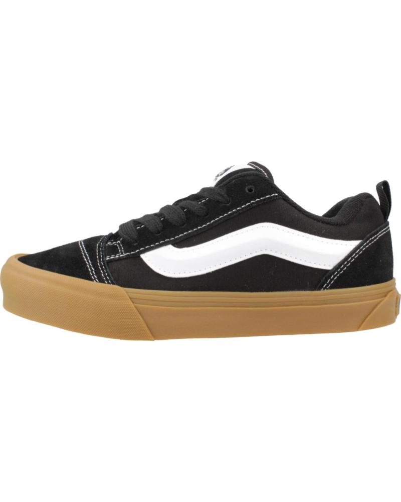 VANS KNU SKOOL BLACKGUM: ZAPATILLAS NEGRAS CON SUELA CARAMELO BLACKGUM