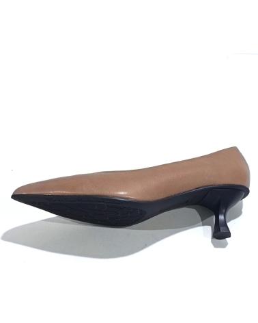 Woman shoes WEEKEND BY PEDRO MIRALLES ZAPATO CORTE SALON DE PIEL CON TACON TAUPE