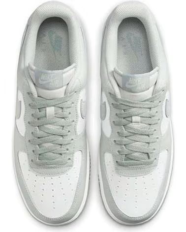 Sportschuhe für Herren NIKE ZAPATILLAS AIR FORCE 1 07 LV8 PARA HOMBRE EN COLOR GRIS GRIS