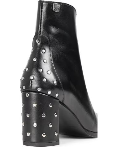 Botins de Mulher POPA BOTIN VESTIR DE PIEL CON TACHAS METALICAS Y TACON NEGRO