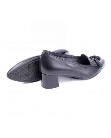 PITILLOS BLACK HEELED LOAFER WITH TASSELS AND SNAKE DETAIL NEGRO