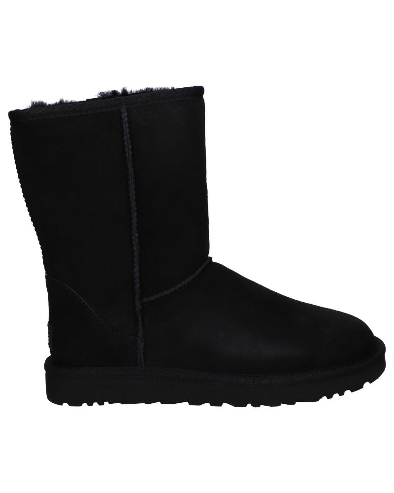 Woman and girl boots UGG 1016223 CLASSIC SHORT II 4 BLACK