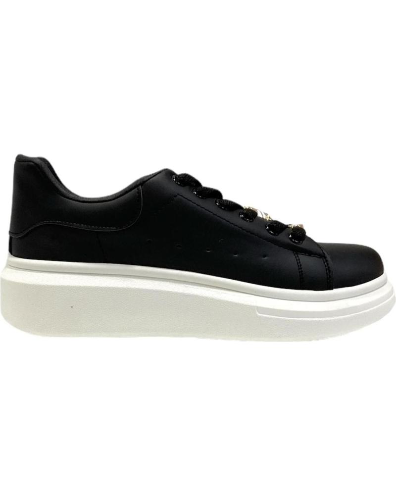 Esportes--De-Mujer-CALZADOMANIA-BAMBA-CON-ADORNOS-EN-CORDONES-NEGRO