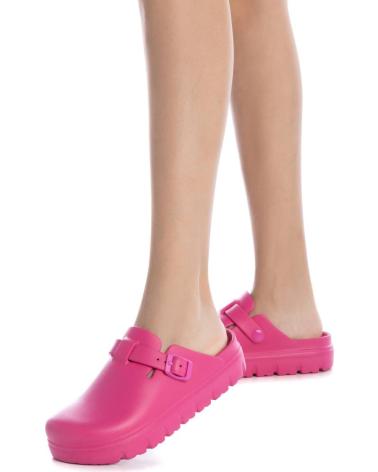 Zuecos de Mujer XTI 144137 FUCSIA