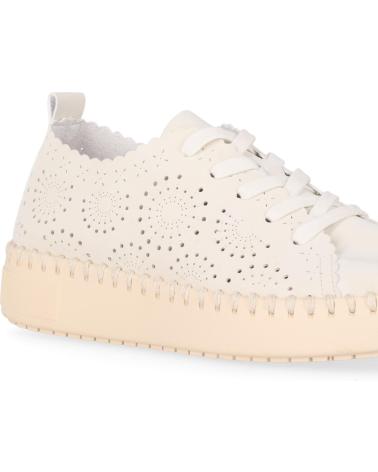 PERFORIERTE FREIZEITSCHUHE CHIKA10 CARMEN UP 01 BEIGE BEIG-BEIGE