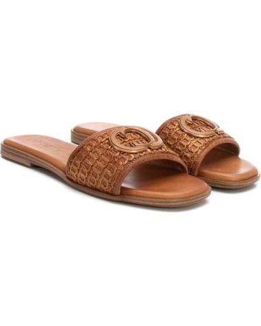 Sandales pour Femme CARMELA SANDALIA PALA PLANA EN PIEL Y ADORNO FRONTAL CAMEL