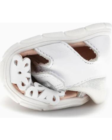 SANDALIAS CERRADAS RESPETUOSAS PABLOSKY 0511 DE PIEL BLANCA PARA NIÑA BLANCO