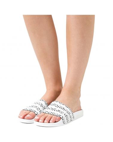Zapatillas deporte pour Femme adidas MODELO ADILETTE W PARA MUJER CO BLANCO