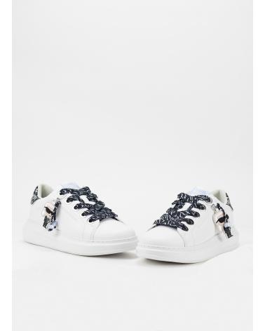 Esportes  de Mulher KARL LAGERFELD ZAPATILLAS KAPRI KEYCHAIN KARL LO BLANCO