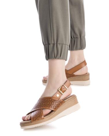Sandales pour Femme XTI 143852 CAMEL