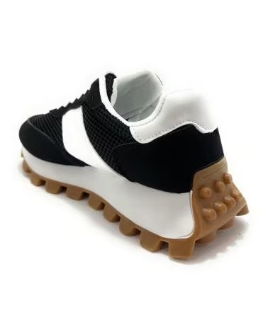 DAMEN-SNEAKER VON TONI PONS MIT SCHNÜRUNG UND STOLLENSOHLE IN SCHWARZ NEGRO