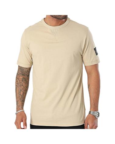 CALVIN KLEIN CAMISETA BADGE REGULAR EN COLOR PARA HOMBRE BEIGE