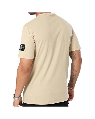 CALVIN KLEIN CAMISETA BADGE REGULAR EN COLOR PARA HOMBRE BEIGE
