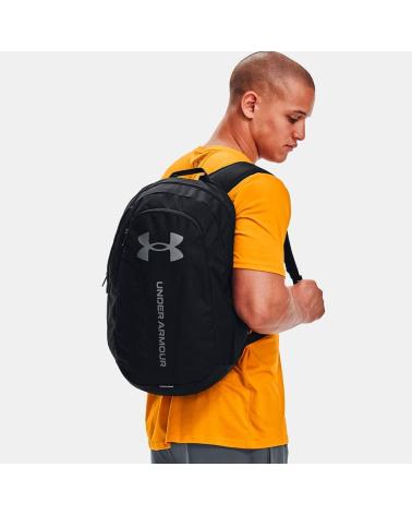 UNDER ARMOUR HUSTLE LITE BLACK BACKPACK 26.5 LITERS 1364180-001 NEGRO