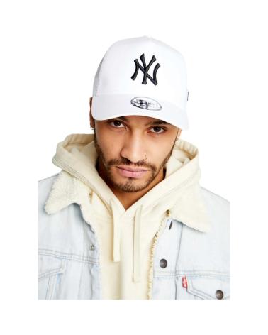 NEW ERA GORRA ESSENTIAL TRUCKER EN COLOR PARA UNISEX BLANCO