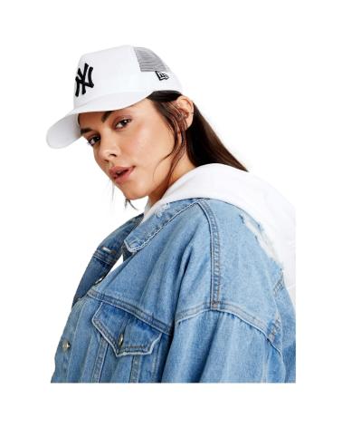 NEW ERA GORRA ESSENTIAL TRUCKER EN COLOR PARA UNISEX BLANCO
