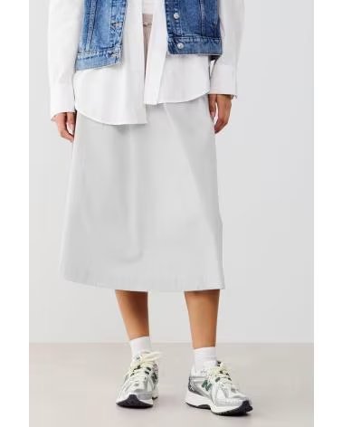 NEW BALANCE Falda Midi Cargo en blanco para
