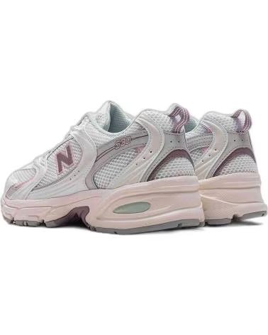 NEW BALANCE ZAPATILLAS PARA MUJER EN COLOR BEIGE