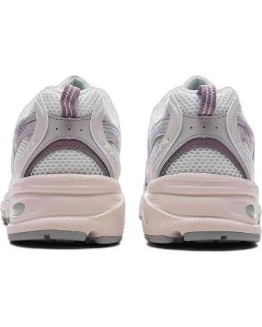 NEW BALANCE ZAPATILLAS PARA MUJER EN COLOR BEIGE