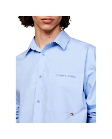 Home-TOMMY-JEANS-CAMISA-CLASSICS-AMPLIA-CON-LOGO-BORDADO-DM0DM18959-AZUL