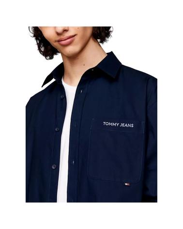 Inicio-TOMMY-JEANS-CAMISA-CLASSICS-AMPLIA-CON-LOGO-BORDADO-DM0DM18959-AZUL
