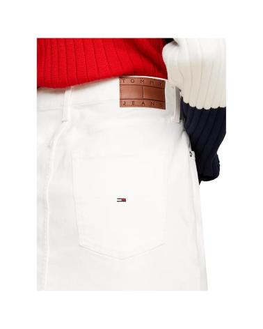 Início-TOMMY-JEANS-MINIFALDA-VAQUERA-IZZIE-CON-BOTONES-DW0DW17871-BLANCO