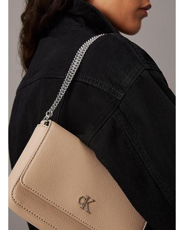 Inicio-CALVIN-KLEIN-BOLSO-MINIMAL-MONOGRAM-EW-FLAP-PH-CB19-TAUPE