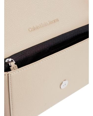 Inicio-CALVIN-KLEIN-BOLSO-MINIMAL-MONOGRAM-EW-FLAP-PH-CB19-TAUPE