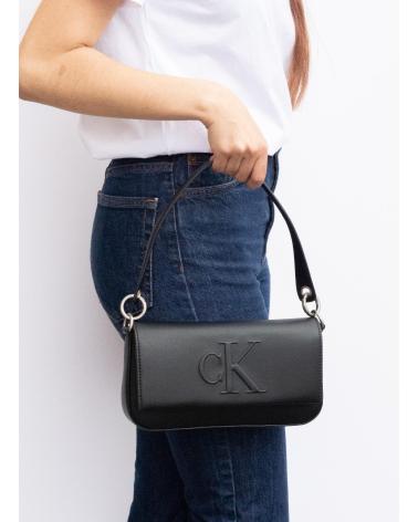 Início-CALVIN-KLEIN-BOLSO-SCULPTED-FLAP-SHOULDER-POUCH-NEGRO