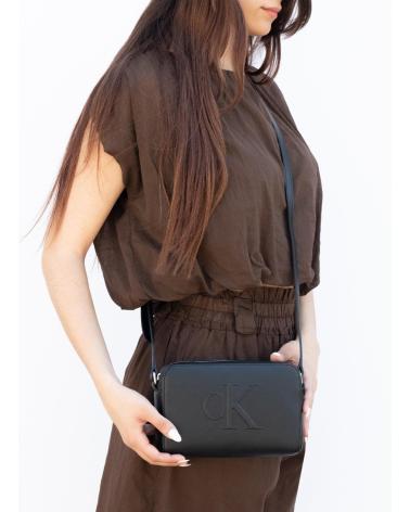 Home-CALVIN-KLEIN-BANDOLERA-SCULPTED-EW-CAMERA-BAG-NEGRO