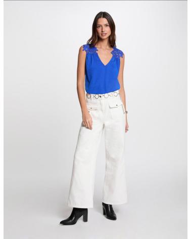 TOP DE ENCAJE SIN MANGAS MORGAN 251-OJOIE AZUL AZUL