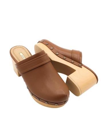 ZUECO DE CUERO CON TACÓN DE MADERA CORINA M4416 MARRÓN MARRóN