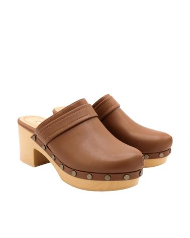 ZUECO DE CUERO CON TACÓN DE MADERA CORINA M4416 MARRÓN MARRóN