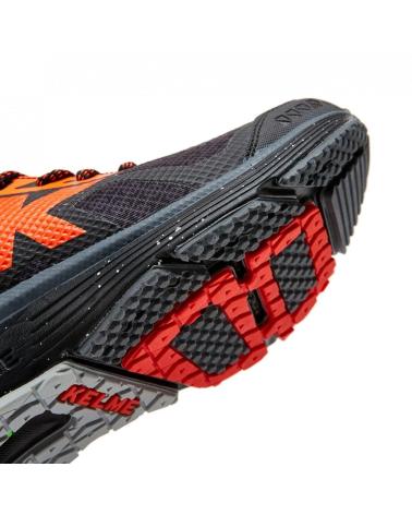 Esportes--De-Niña-KELME-ZAPATILLAS-CUSHION-TRAIL-HOMBRE-NEGRO