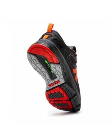 Esportes--De-Niña-KELME-ZAPATILLAS-CUSHION-TRAIL-HOMBRE-NEGRO