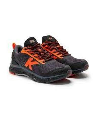 Esportes--De-Niña-KELME-ZAPATILLAS-CUSHION-TRAIL-HOMBRE-NEGRO