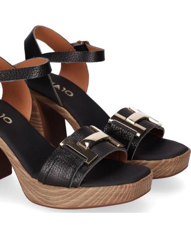 SANDALIAS CHIKA10 ST ARWEN 5636 NEGRAS CON TACÓN Y HEBILLA DORADA NEGRO-BLACK